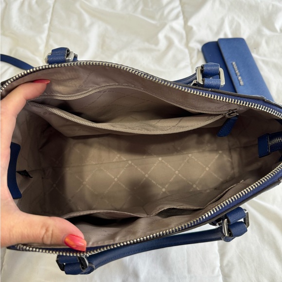 Michael Kors Ciara bag with matching wallet, electric blue - Picture 3 of 3